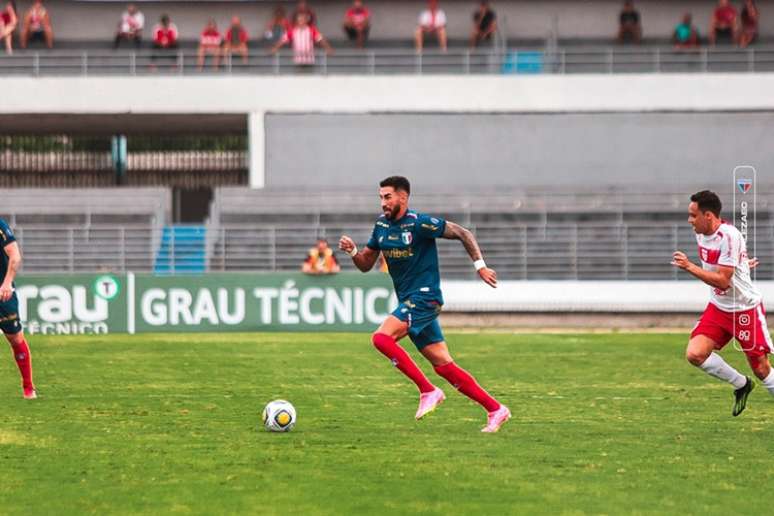 Fortaleza joga mal e perde para o CRB. 