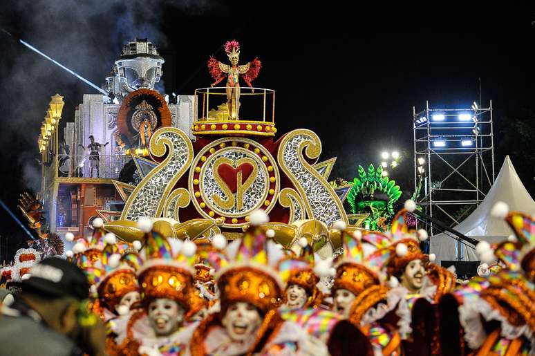 As escolas de samba do Grupo Especial começam a desfilar na sexta-feira (28)