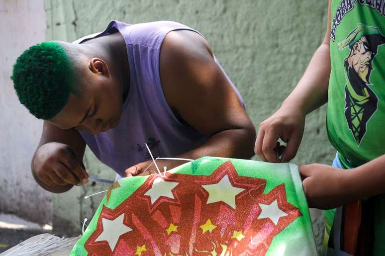Produção de fantasias é uma das atividades fortes da economia criativa do Carnaval suburbano carioca