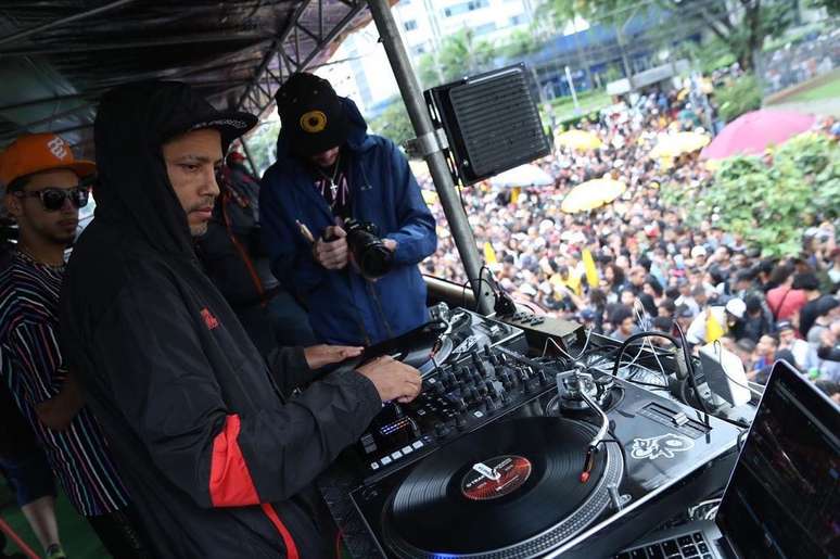 DJ Cia, organizador do Bloco Beatloko. Sem patrocínio oficial, ação entre amigos garante o Carnaval da música periférica