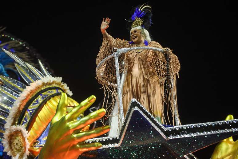 Fafá de Belém foi homenageada pela Império da Casa Verde 