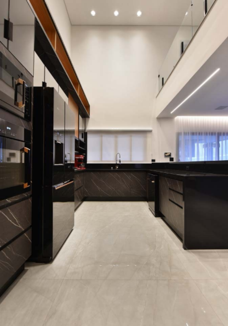 1. Cozinha preta e cinza: cores quentes, frias e neutras combinam com a proposta – Projeto: Rodrigo Baleeiro – Dbale Arquitetura | Foto: Sidney Doll