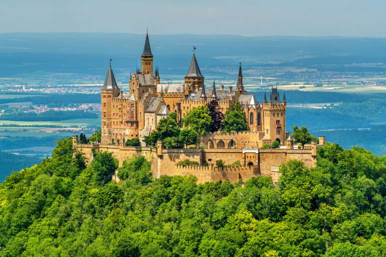 Castelo Hohenzollern é a residência ancestral do rei e dos príncipes prussianos de Hohenzoller 