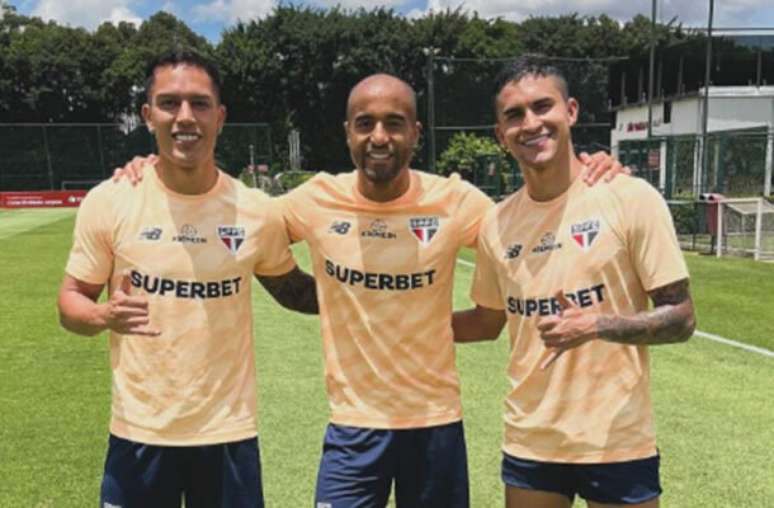 FOTO: Reprodução/Instagram - Legenda: Igor, Lucas e Nestor celebram avanço na recuperação
