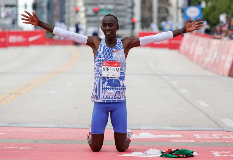 Recordista mundial na maratona, queniano Kelvin Kiptum morre aos 24 anos
