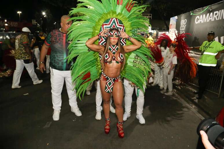 Mulher Melão passa perrengue na avenida