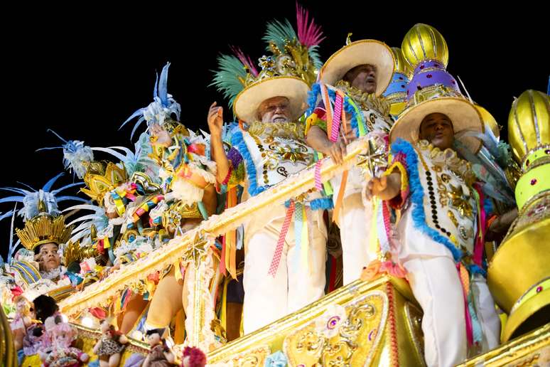 Com o enredo "Um delírio de Carnaval na Maceió de Rás Gonguila", Beija-Flor busca o 15º título no carnaval do Rio de Janeiro