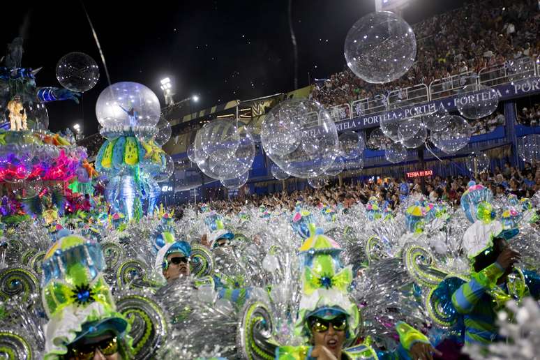 Com o enredo "Um delírio de Carnaval na Maceió de Rás Gonguila", Beija-Flor busca o 15º título no carnaval do Rio de Janeiro