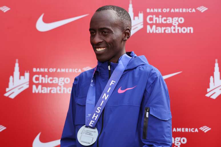 Queniano Kelvin Kiptum, recordista mundial de maratona