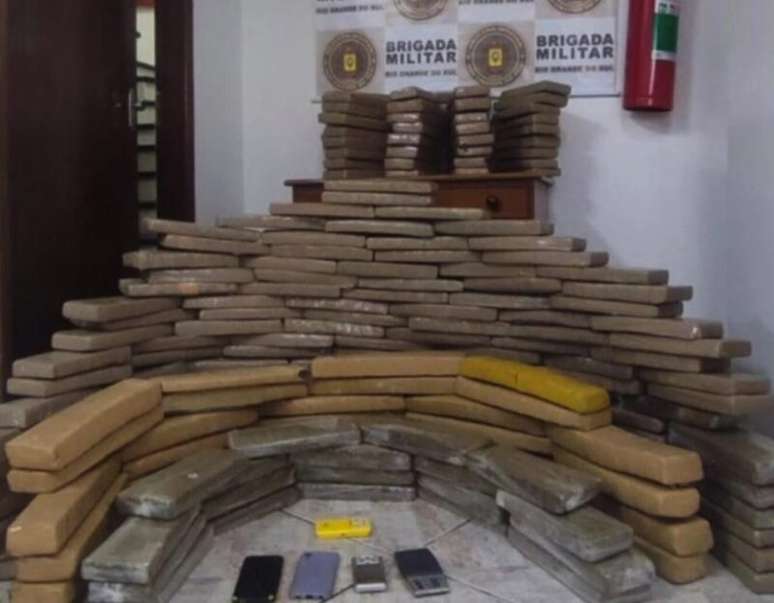 Couple arrested with 220 kg of marijuana in a drug warehouse on the border with RS