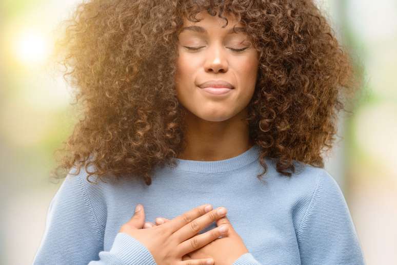 Abra-se para a magia de sentir, deixando as emo&ccedil;&otilde;es flu&iacute;rem livremente, sem se prender a conceitos de certo ou errado 