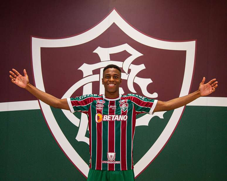 Fluminense anuncia atacante Jan Lucumí 