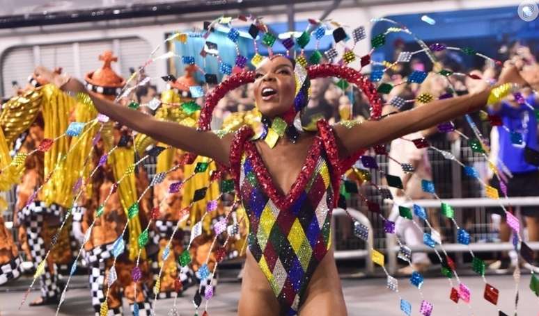 Mocidade Alegre bicampeã do carnaval de São Paulo fez Thelma Assis festejar: 'Que orgulho dessa escola! Emoção da minha vida'.