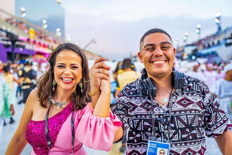 Mangueira anuncia demissão de carnavalescos após ficar 7º lugar no Carnaval do Rio