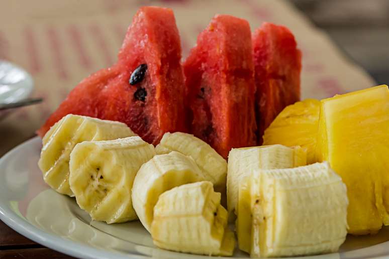 Saiba quais são as melhores frutas para curar a ressaca