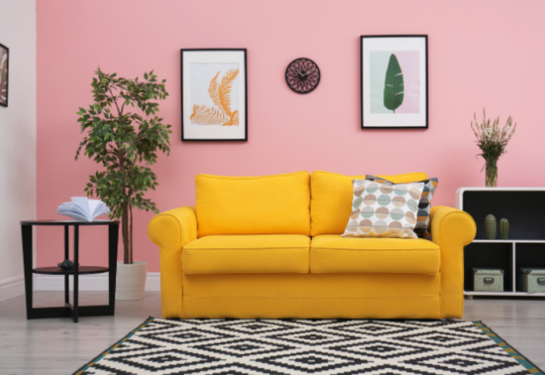 5. Rosa e amarelo transformam qualquer espaço em um local cheio de vida e alegria – Foto: Shutterstock