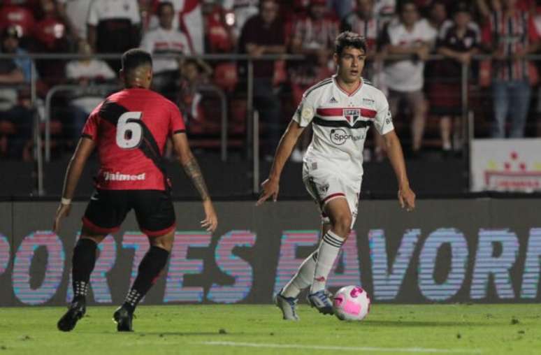Moreira will undergo tests to find out if he will miss Sao Paulo