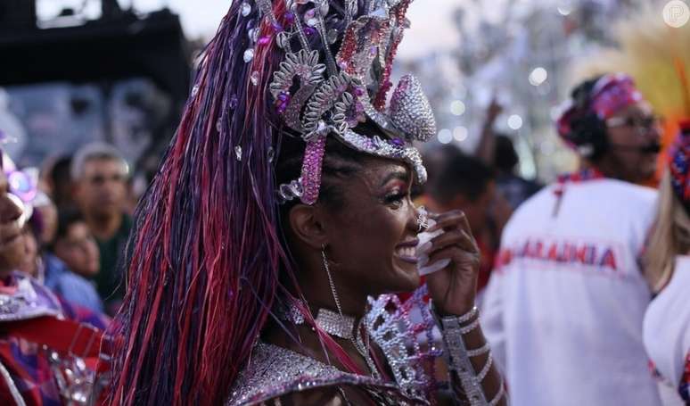 Rainha da Viradouro, Erika Januza dá gritos e pulos ao superar forte medo por Carnaval; Paolla Oliveira vibra: 'Valeu a pena'.