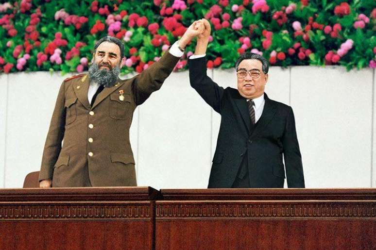 Cuba é historicamente aliada da Coreia do Norte (Na foto: Fidel Castro e Kim Il-sung em 1986)