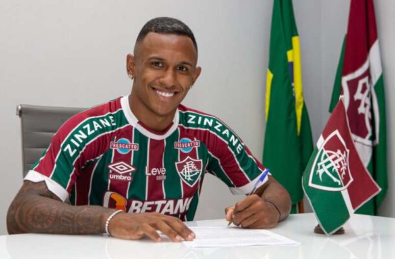 - Fotos: Lucas Merçon/FFC - Legenda: Marquinhos é mais um reforço do Fluminense para a temporada de 2024