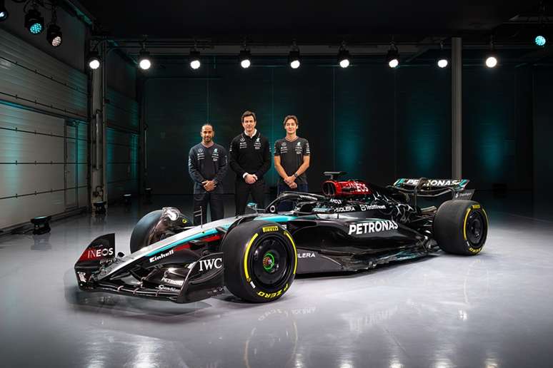 Lewis Hamilton, Toto Wolff, George Russell e o W15: uma mudança para o convencional