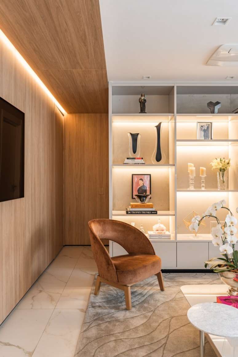 The apartment has a walk-in closet, olive green kitchen and bathroom with chromotherapy. Interior space design. In the painting, The apartment has a walk-in closet, olive green kitchen and bathroom with chromotherapy. Interior space design. In the painting,