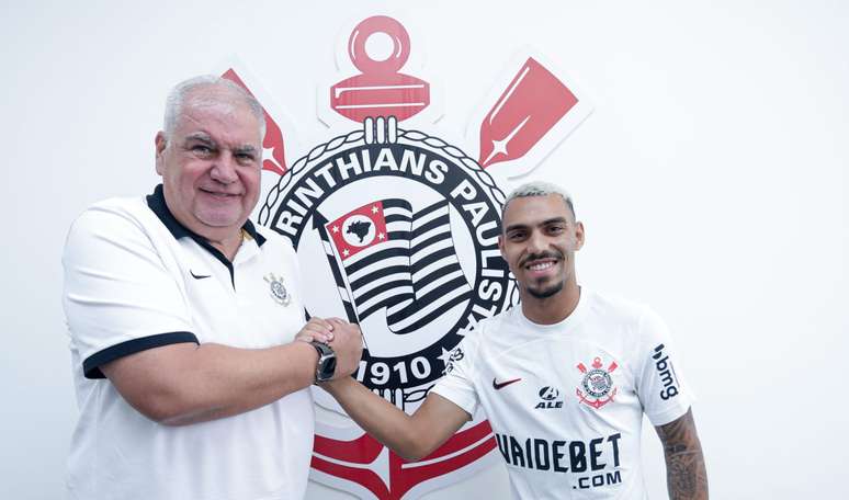 Lateral Matheus França é anunciado pelo Corinthians. 