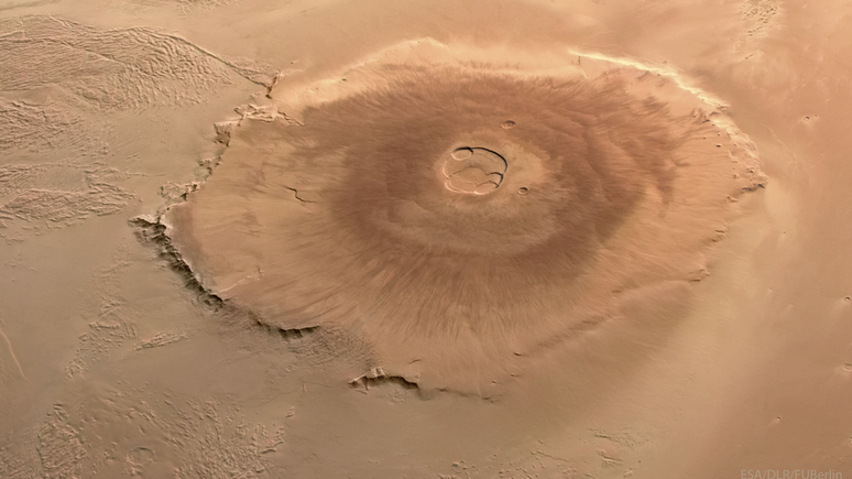 O vulcão Olympus Mons, em Marte, é o maior do Sistema Solar (Imagem: Reprodução/ESA, DLR, FU Berlin, Mars Express/Andrea Luck)