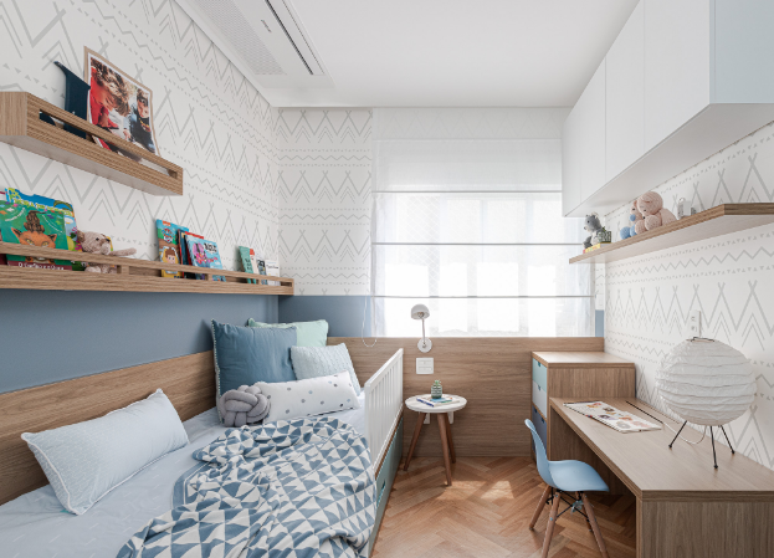 7. Cores para quartos infantis: azul, branco e cinza neste quarto de menino – Projeto: Duda Senna Arquitetura | Foto: Gisele Rampazzo