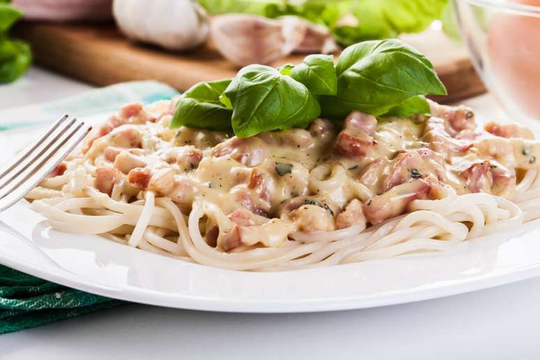 Pasta with bacon and bechamel Pasta with bacon and bechamel