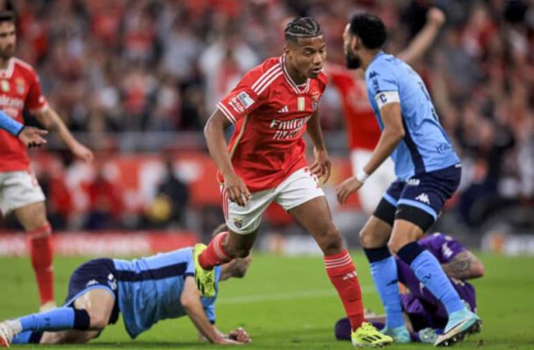 David Neres Dá Show, E Benfica Goleia O Vizela