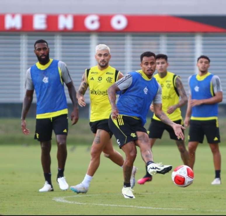 Allan em treino do Flamengo 