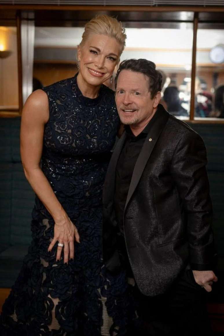 Hannah Waddingham e Michael J Fox nos bastidores do prêmio em Londres