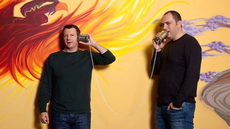 Brian Acton (à esquerda) e Jan Koum (à direita), os cofundadores do WhatsApp (Roberg Gallagher/Flickr)