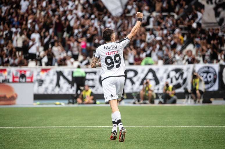 Vegetti marca dois e Vasco vence o Botafogo no clássico.