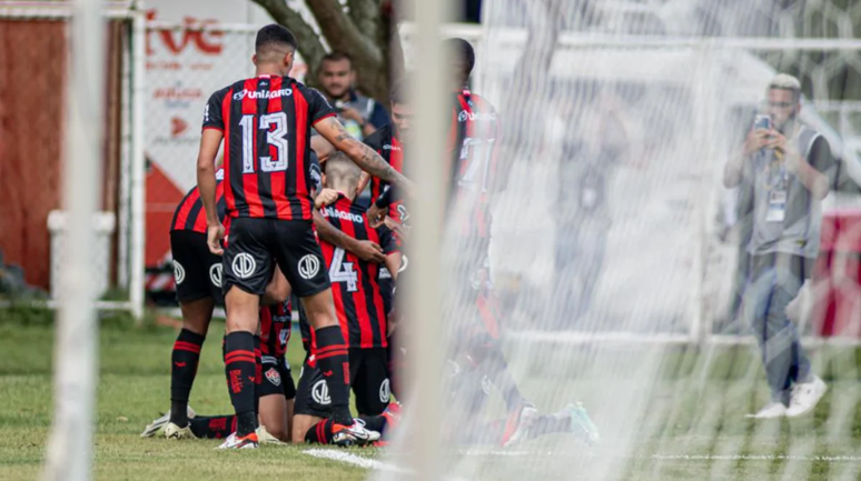 Vitória vence o Bahia no primeiro clássico do ano 