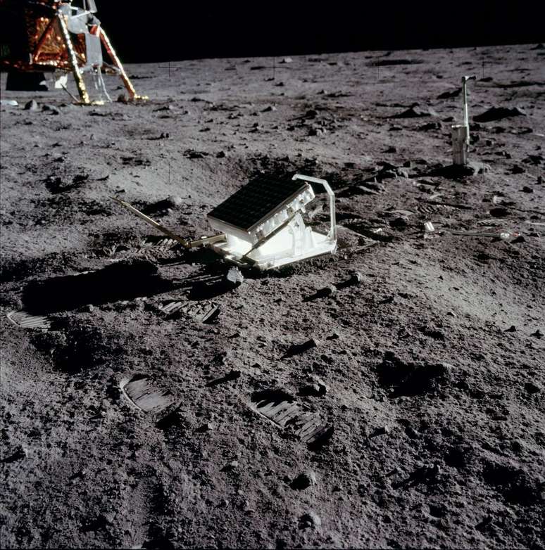 Refletor posicionado na Lua durante a Apollo 11 (Imagem: Reprodução/NASA)