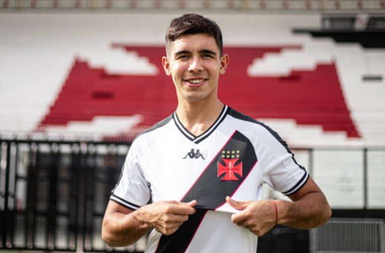 Leandro Amorim/Vasco - Legenda: Juan Sforza chega ao Vasco para brigar pela vaga de titular com Zé Gabriel, mas pode atuar também como segundo volante