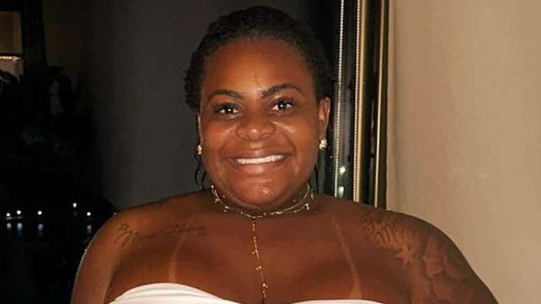 After losing more than 40 kg, Jojo Todynho looks sensual in the bathtub in a low-cut bikini