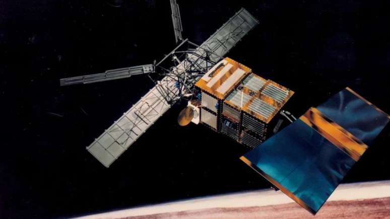 Satélite experimental dado como perdido reaparece após 25 anos