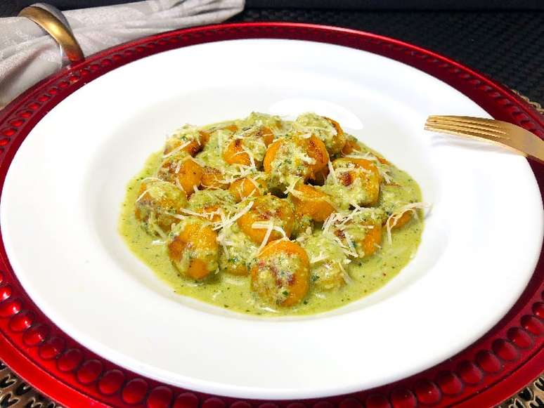 Pesto, with a creamy consistency, without cooking, easy