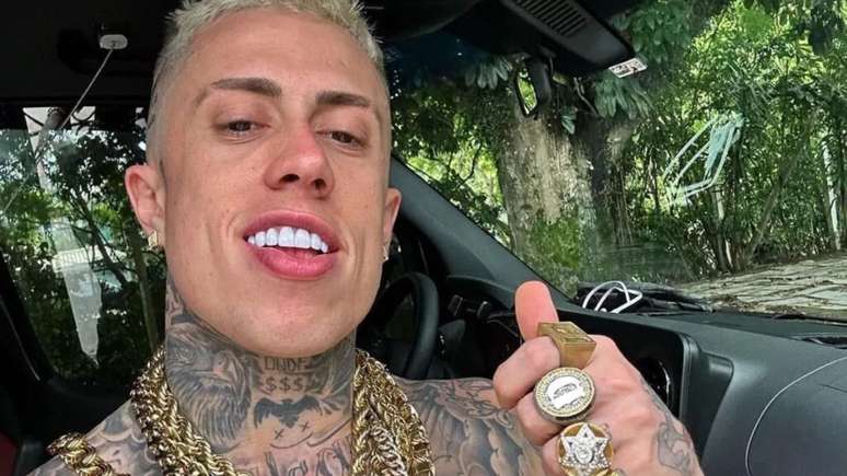 MC Daniel receives an invitation to show in Milan and gets excited