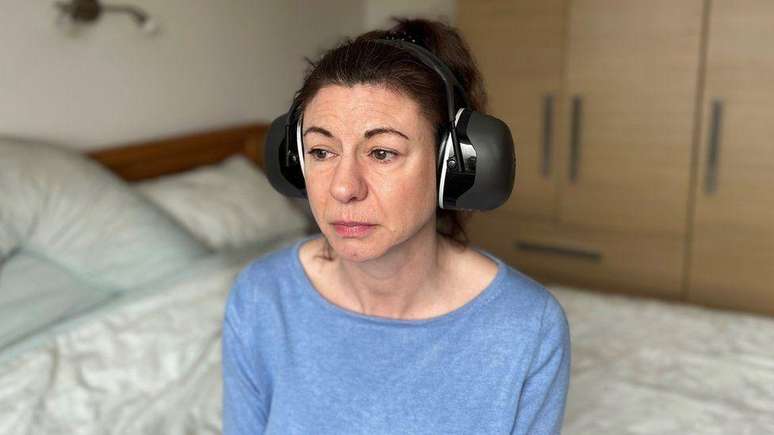 'O som está em toda parte — é como o ar, você não consegue escapar dele', conta Karen, que começou a sofrer com a hiperacusia em 2022