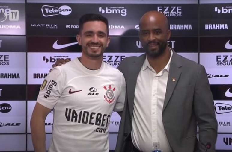 Meia Igor Coronado é apresentado no Corinthians 