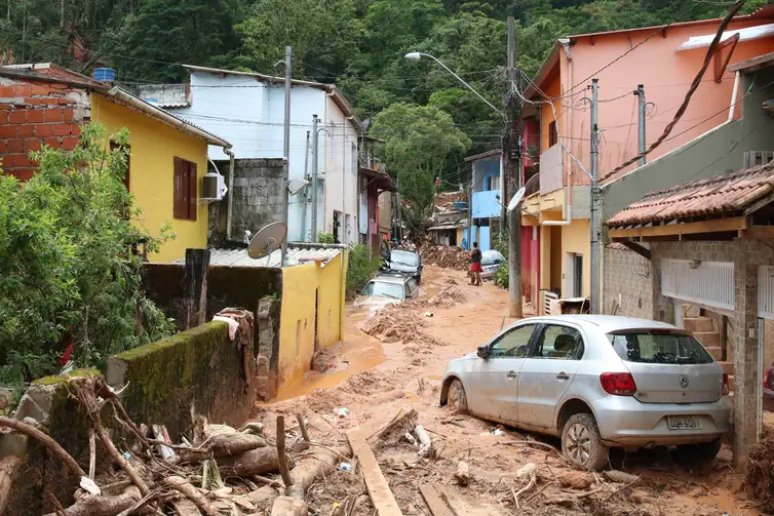 Há um ano, casas foram destruídas em deslizamentos na Barra do Sahy após tempestades no litoral norte de São Paulo