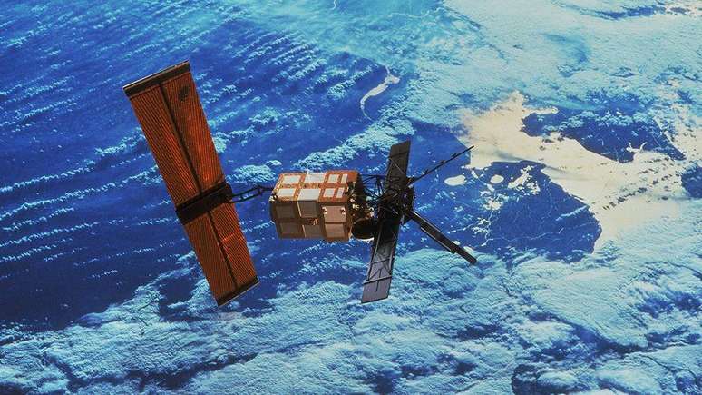 O satélite europeu de sensoriamento remoto da Terra pesava cerca de 2,5 toneladas na época do lançamento