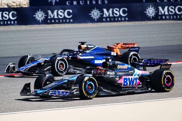 Esteban Ocon e Alex Albon durante o primeiro dia de testes