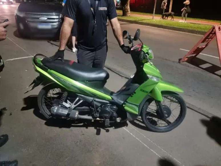 The municipal road guard and the military brigade collected a motorcycle with a fine of R$ 318 thousand as part of Operation Safe Party