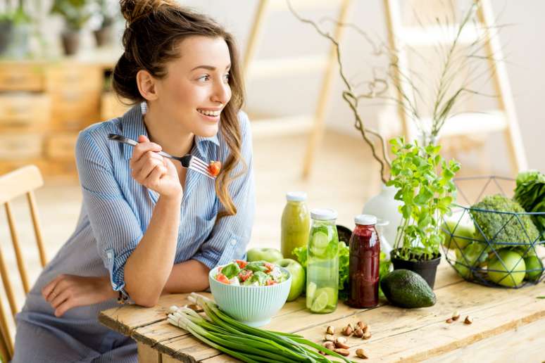 Uma alimentação adequada é essencial para regular as funções corporais 