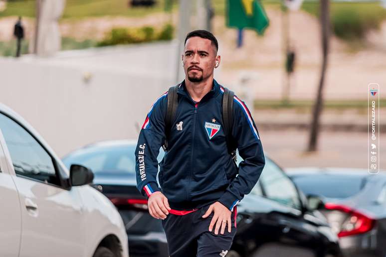 Fortaleza’s bus is hit by a bomb, leaving the players injured